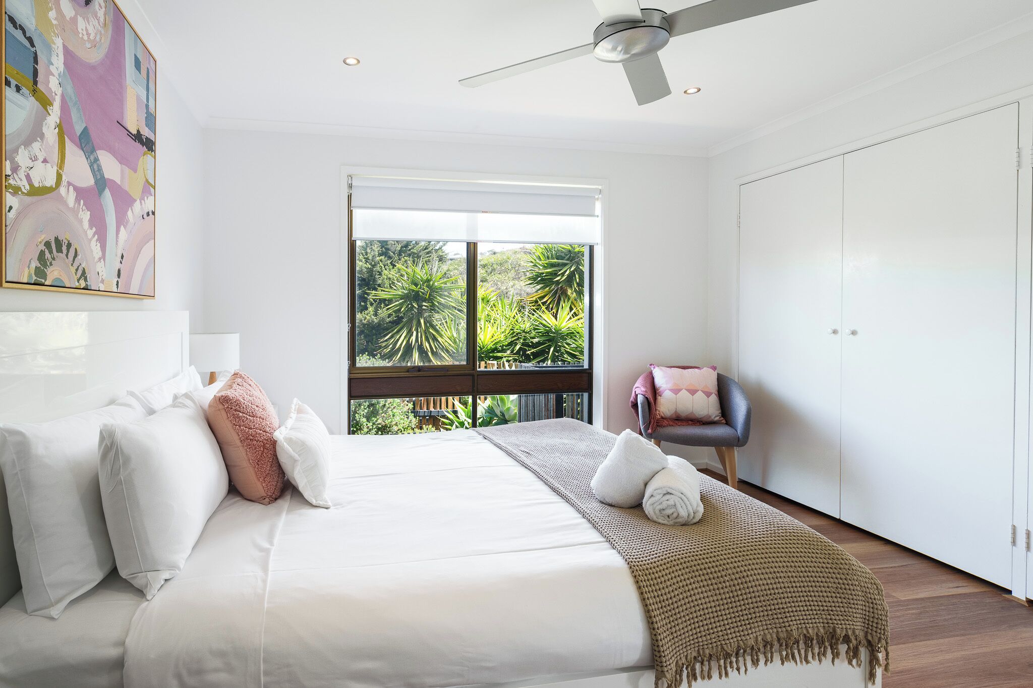 Iron/ironing board, free WiFi, bed sheets