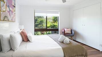 Iron/ironing board, free WiFi, bed sheets