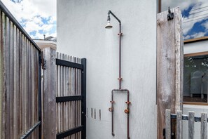 Property grounds - Stylish Beachside escape in Ocean grove (Ocean Grove)