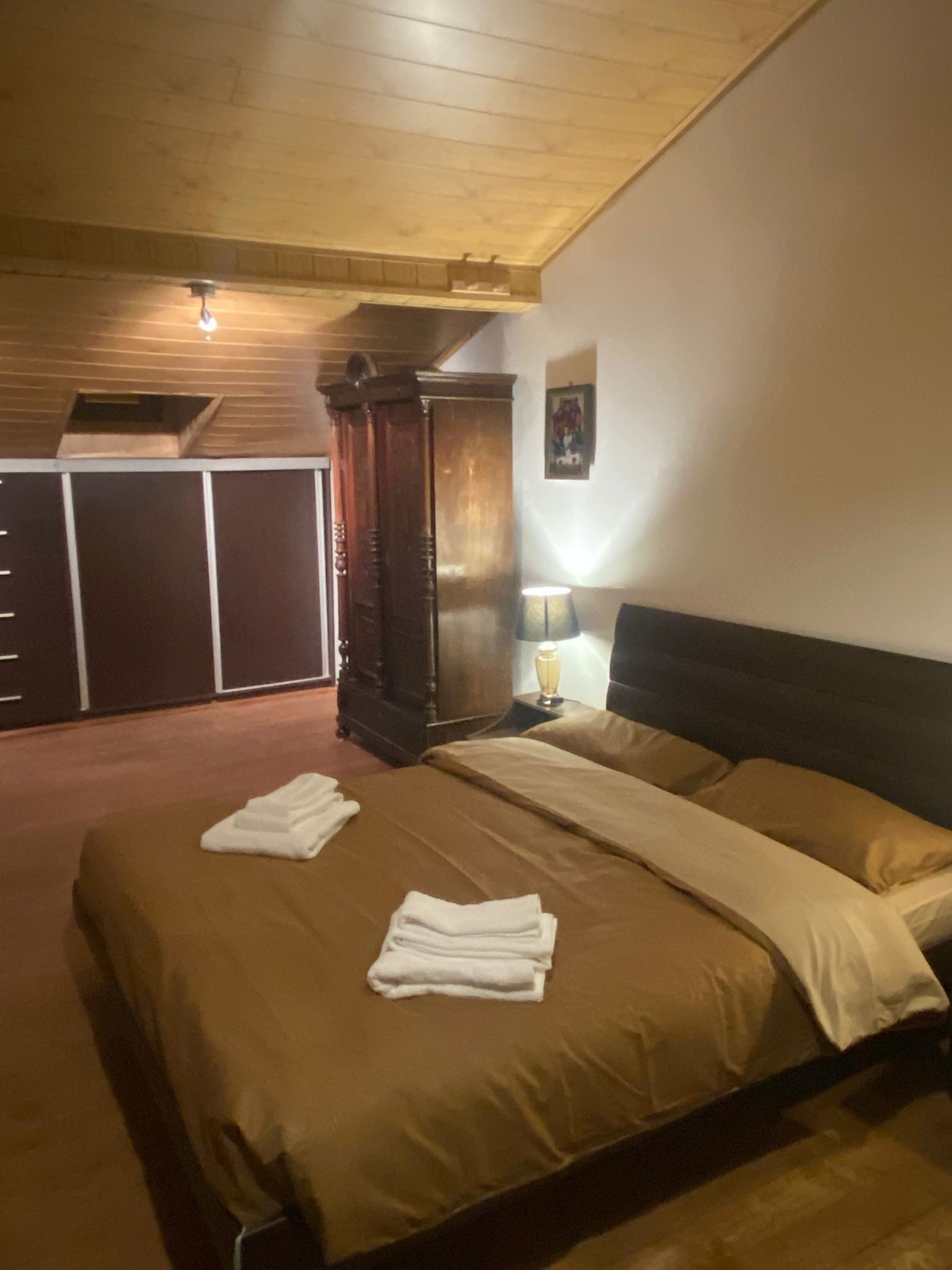 WiFi, bed sheets