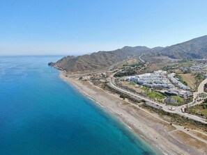 Una spiaggia nelle vicinanze