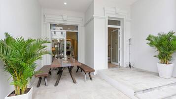 Villa, vistas a la ciudad | Terraza o patio