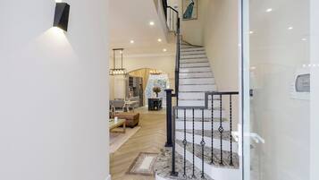 Villa, vistas a la ciudad | Zona de estar | Una televisión de pantalla plana