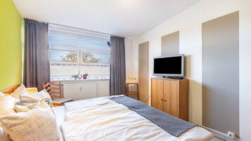 Iron/ironing board, WiFi, bed sheets, wheelchair access