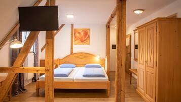 Iron/ironing board, WiFi, bed sheets