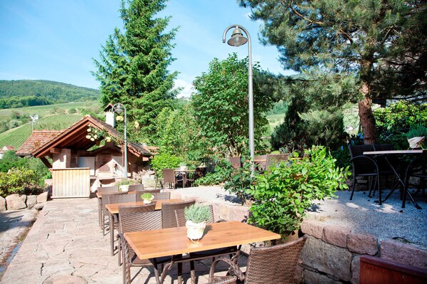 Outdoor dining - Room 'Ahorn' with Shared Garden and Wi-Fi (Sasbachwalden)