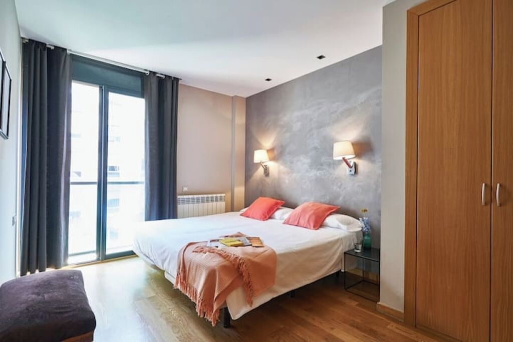 2 slaapkamers, een strijkplank/strijkijzer, wifi, beddengoed