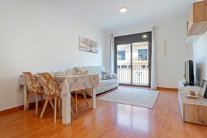 Dining - Apartment 'Ángel' with Private Terrace, Wi-Fi and Air Conditioning (Vinebre)