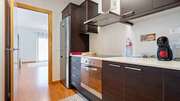 Kylskåp, mikrovågsugn, ugn och spishäll