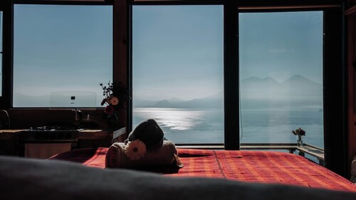 Moon Glow Cabin - Floating Above Lake Atitlán