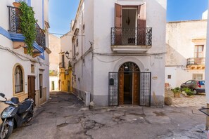 Exterior - Apartment 'Gabriele  Salento' with Private Terrace, Wi-Fi and Air Conditioning (Gallipoli)