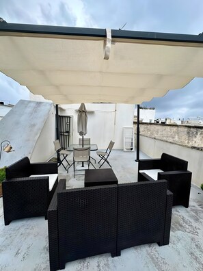 Outdoor dining - Apartment 'Gabriele  Salento' with Private Terrace, Wi-Fi and Air Conditioning (Gallipoli)