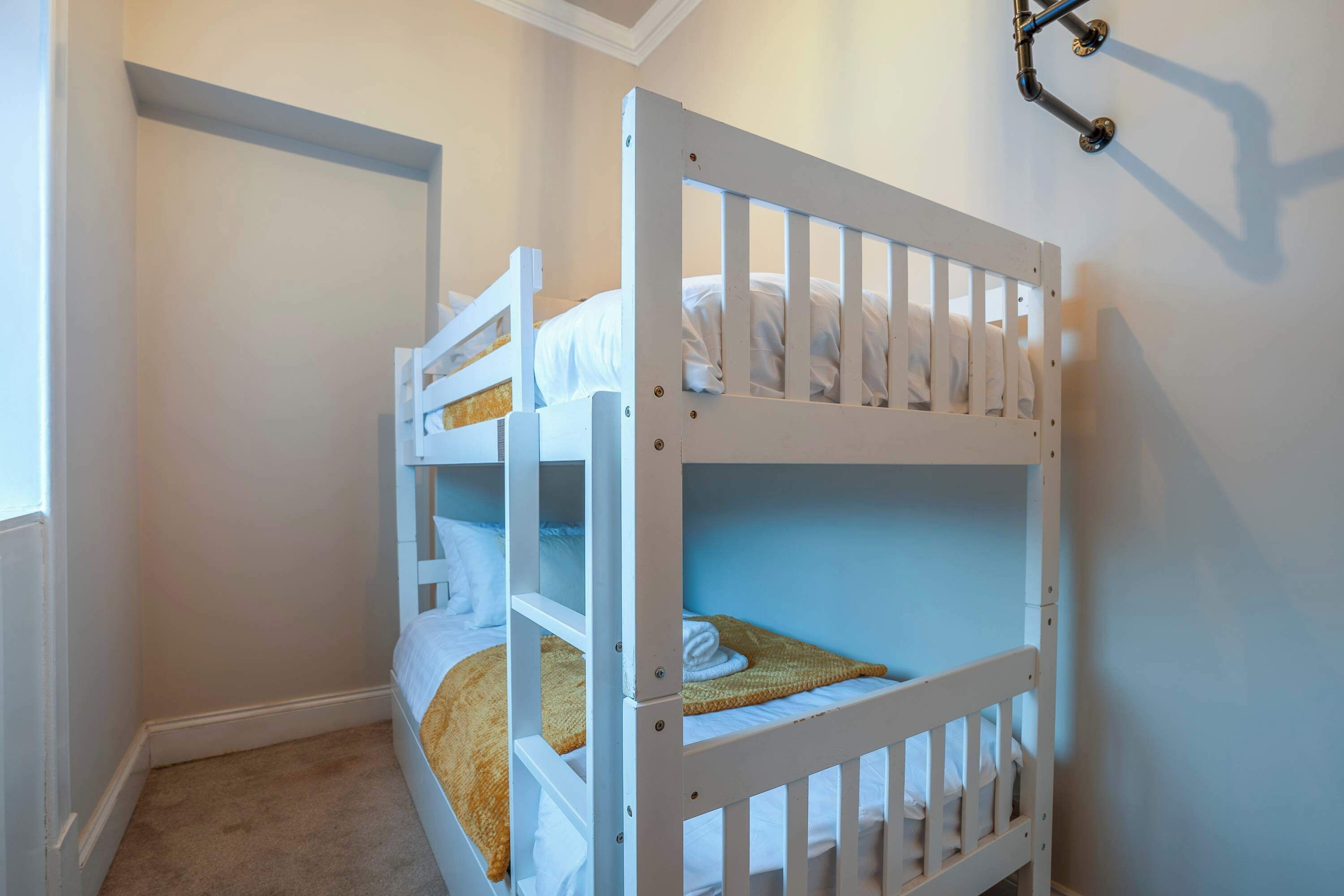 Iron/ironing board, WiFi, bed sheets