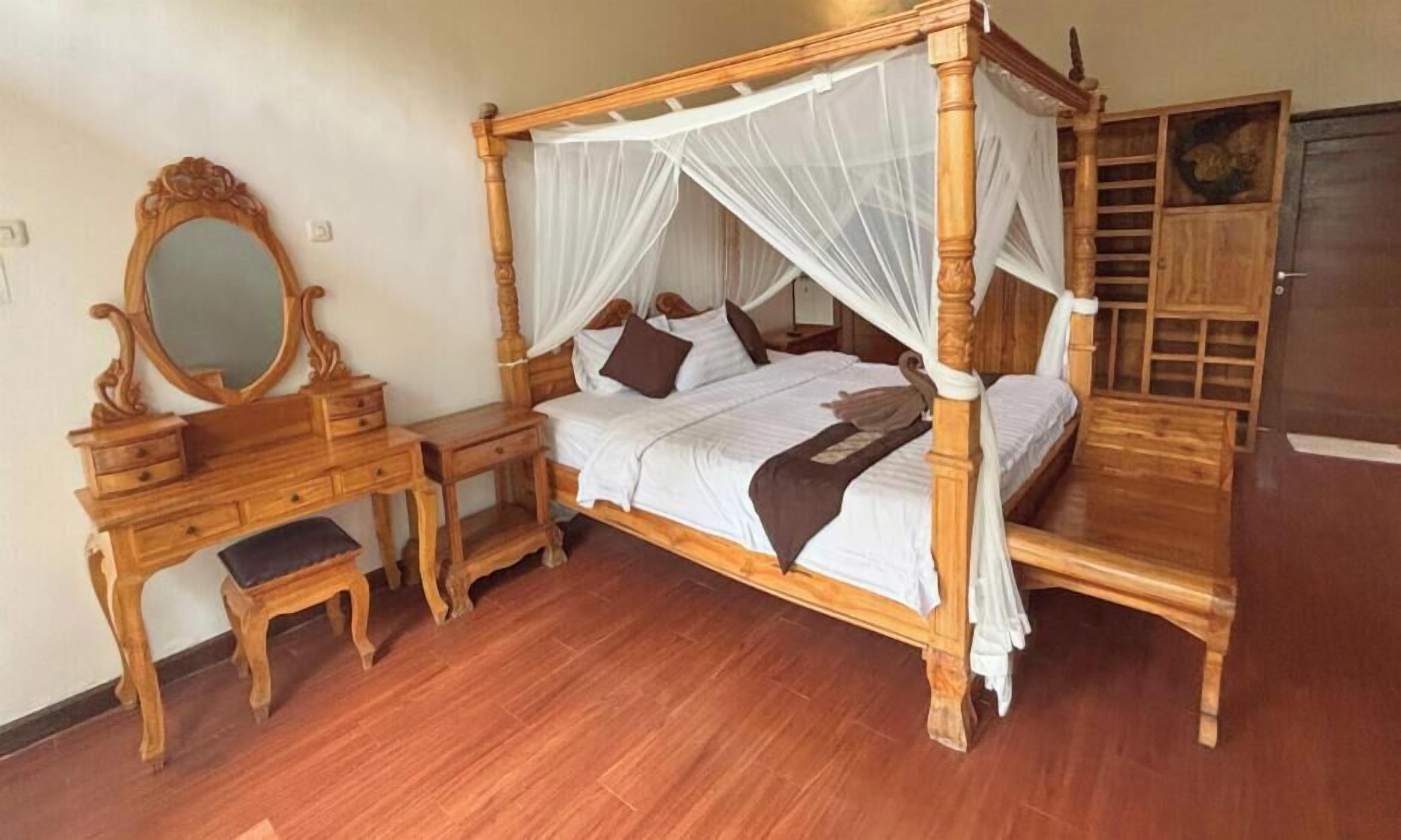 Caja de seguridad en la habitación, escritorio y cortinas blackout 