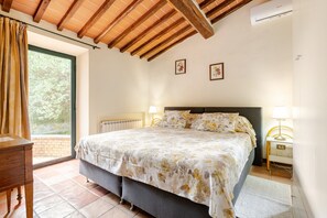 Iron/ironing board, WiFi, bed sheets - Villa Capannina with Private Pool, Wi-Fi and Air Conditioning (Vico dʼArbia)