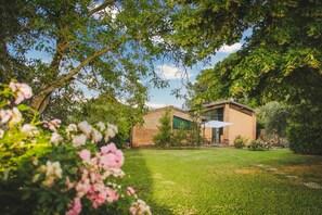 Property grounds - Villa Capannina with Private Pool, Wi-Fi and Air Conditioning (Vico dʼArbia)