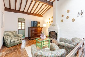 Living area - Villa Torre Among the Hills of Siena (Vico dʼArbia)