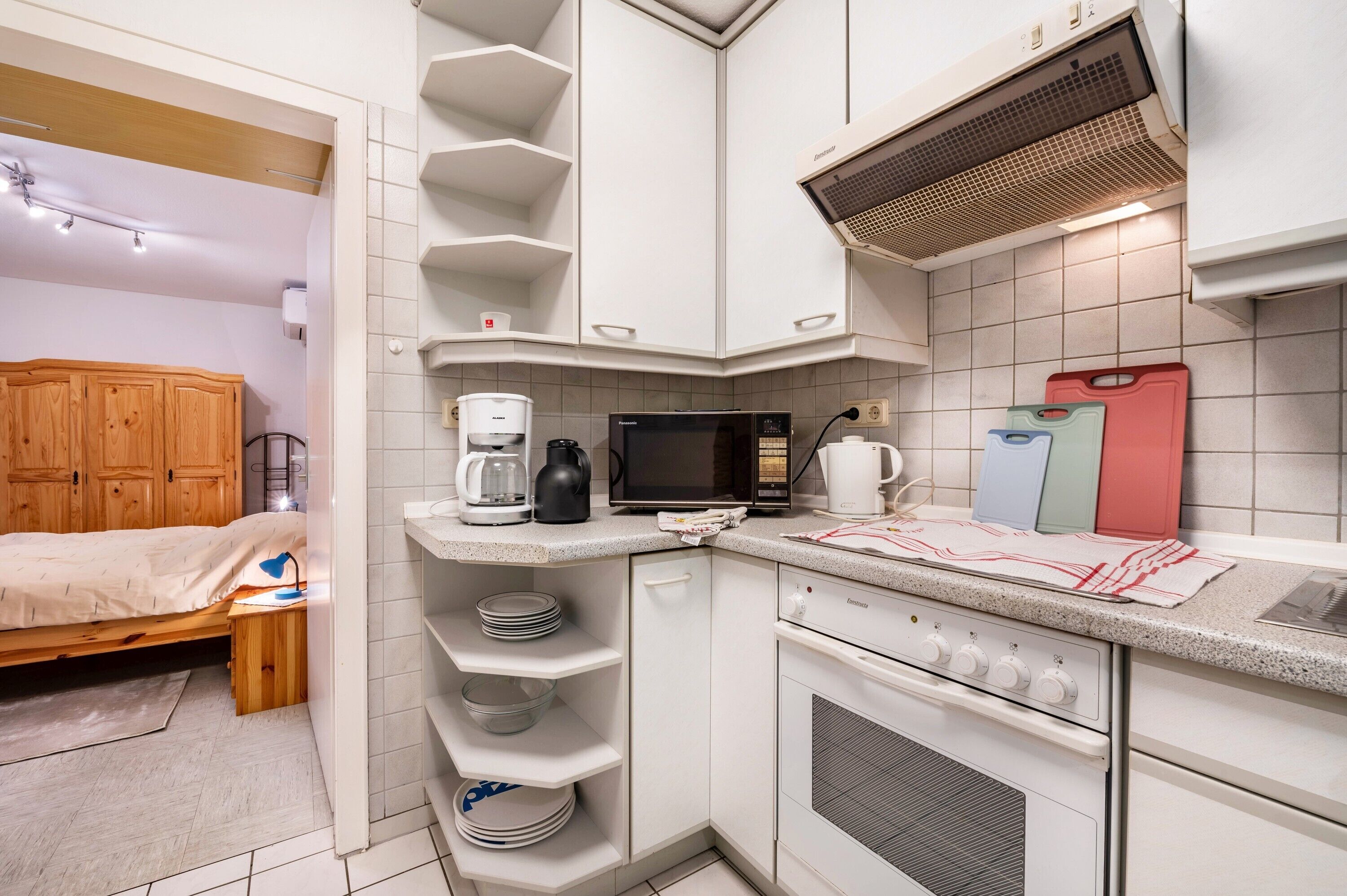 Kühlschrank, Mikrowelle, Ofen, Herdplatte