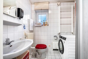 Dusj, hårføner og håndklær