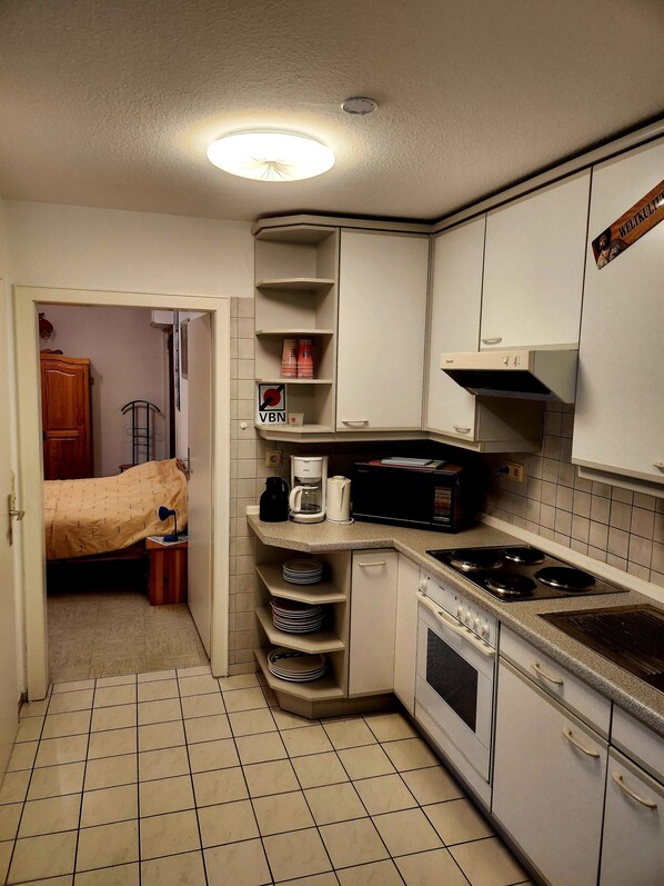 Refrigerador, microondas, horno, placa de cocina