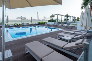 Outdoor pool - Modern Studio in Azizi Riviera 46 w/ Pool & Gym (Dubai)