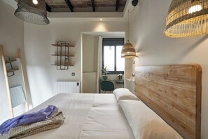 Iron/ironing board, WiFi, bed sheets - 1-BR flat with terrace -Eixample (Barcelona)