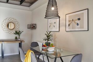 Dining - 2BR flat with terrace - Eixample (Barcelona)
