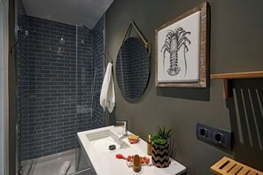Shower, hair dryer - 2BR flat with terrace - Eixample (Barcelona)