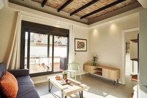 Living area - 2BR flat with terrace - Eixample (Barcelona)