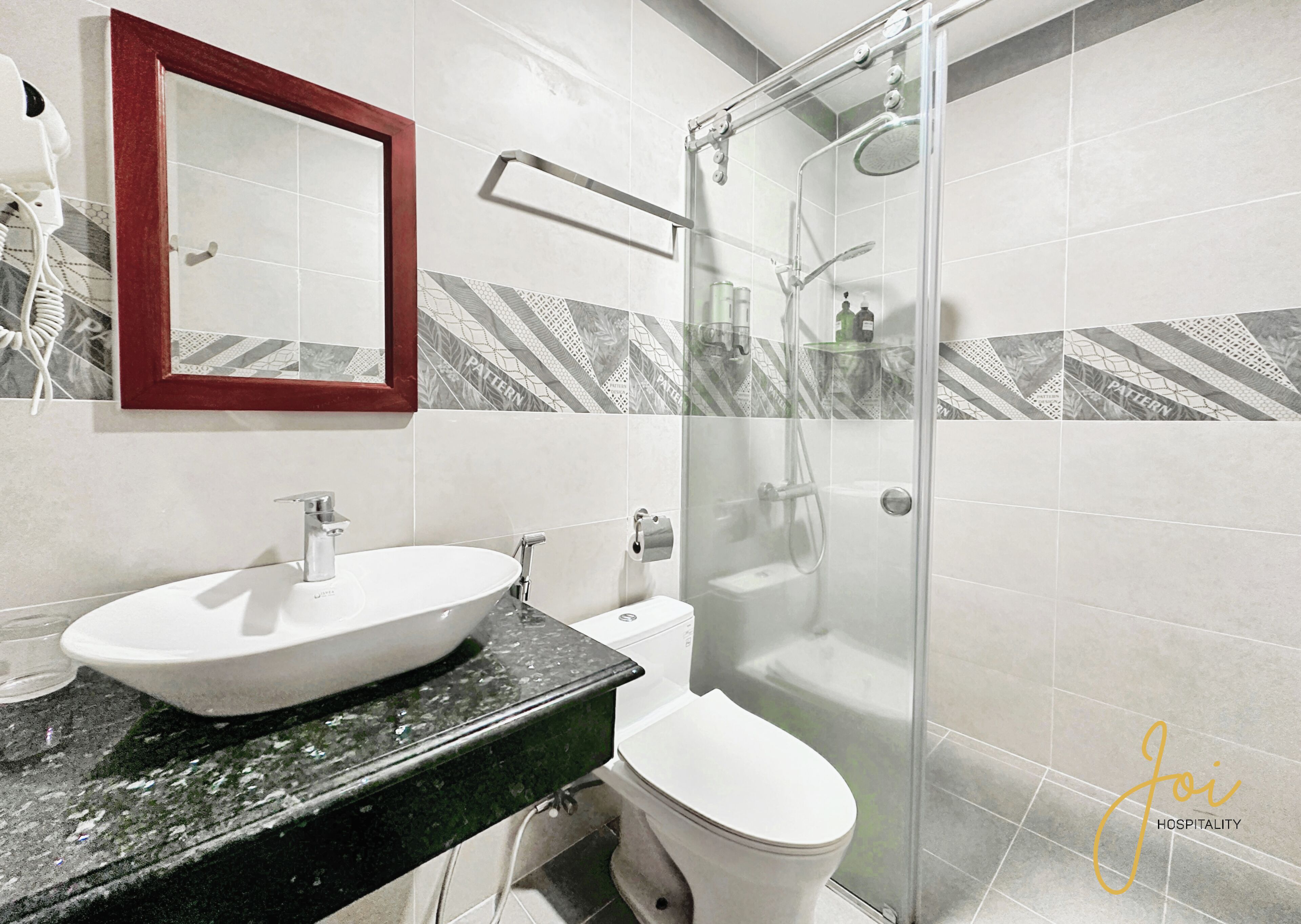 Deluxe Double Room, City View | Bathroom | Shower, hair dryer, slippers, towels