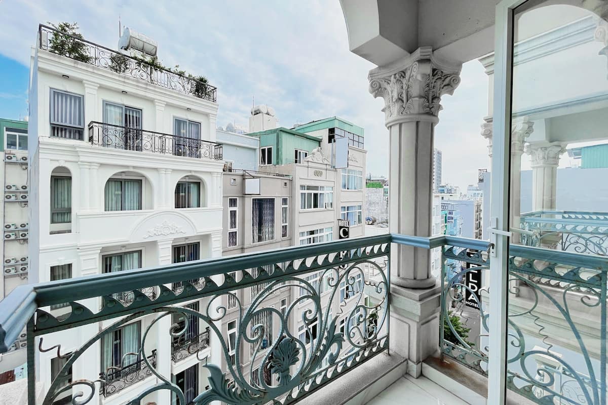 Deluxe Double Room, Balcony | Laptop workspace, blackout drapes, iron/ironing board, free WiFi