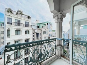 豪華雙人房, 露台 | 手提電腦工作空間、遮光窗簾/窗簾、熨斗/熨衫板、免費 Wi-Fi
