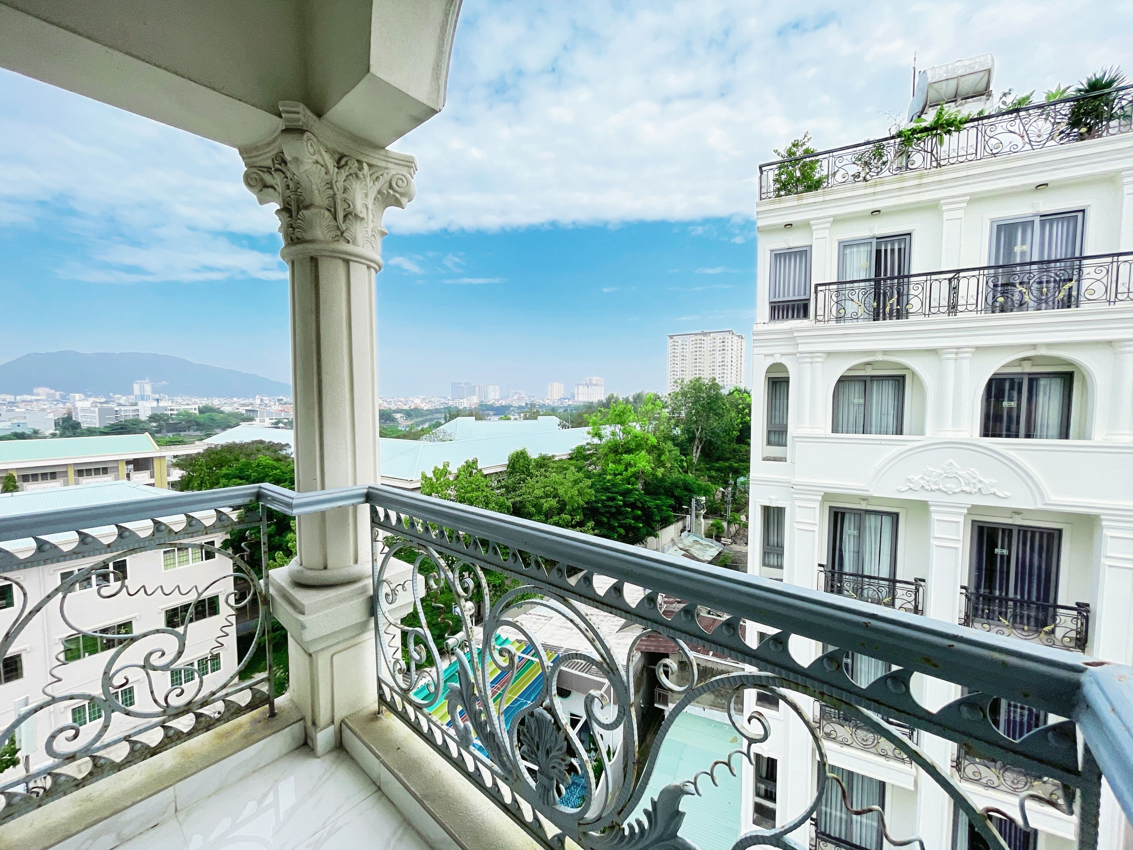 Deluxe Double Room, Balcony | City view