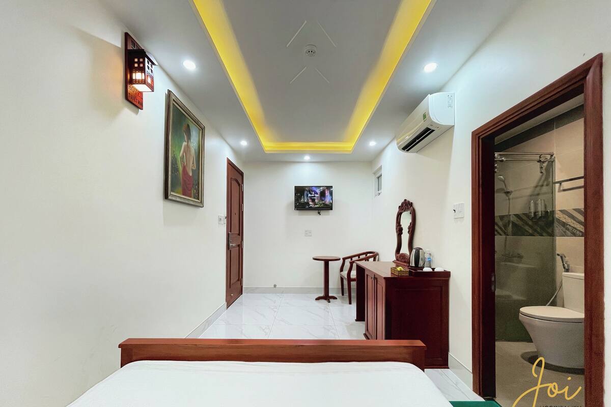 Superior Double Room | Laptop workspace, blackout drapes, iron/ironing board, free WiFi