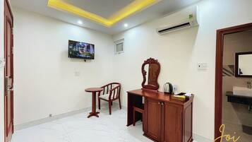 Superior tweepersoonskamer | Een laptopwerkplek, verduisterende gordijnen