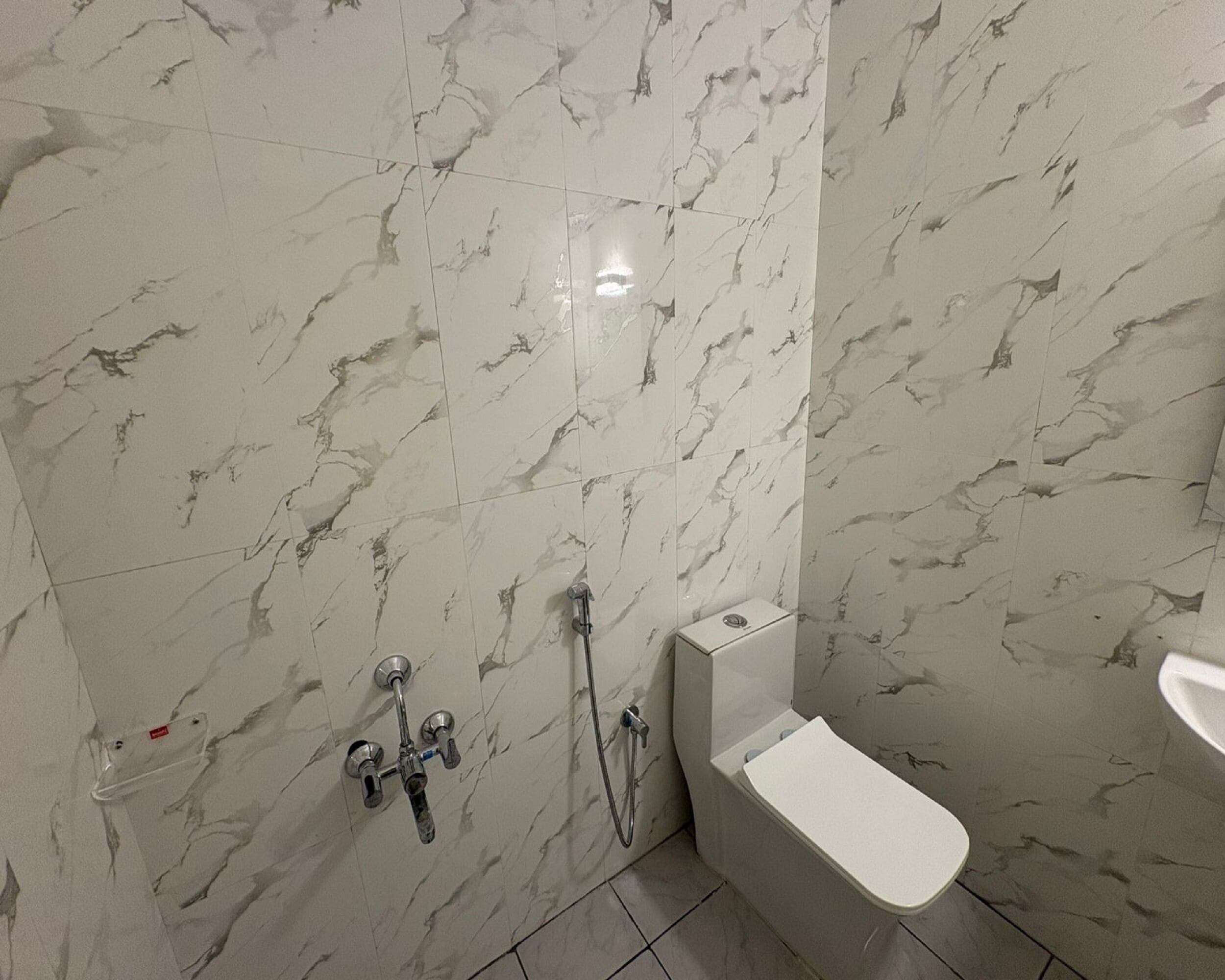 Deluxe Room | Bathroom | Shower, free toiletries, towels, soap