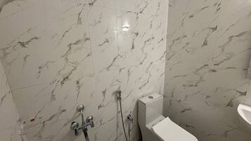 Deluxe Room | Bathroom | Shower, free toiletries, towels, soap