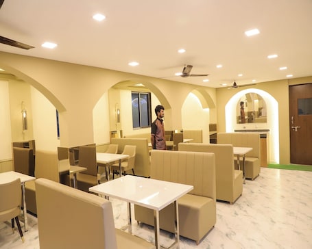 Restaurante. Hotel Devanshri Rooms & Restaurant