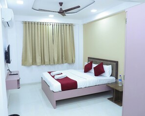 Premium bedding, free WiFi, bed sheets - Hotel Devanshri Rooms & Restaurant (Pen)