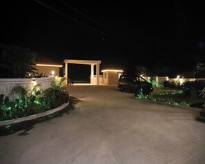 المنشأة من الخارج