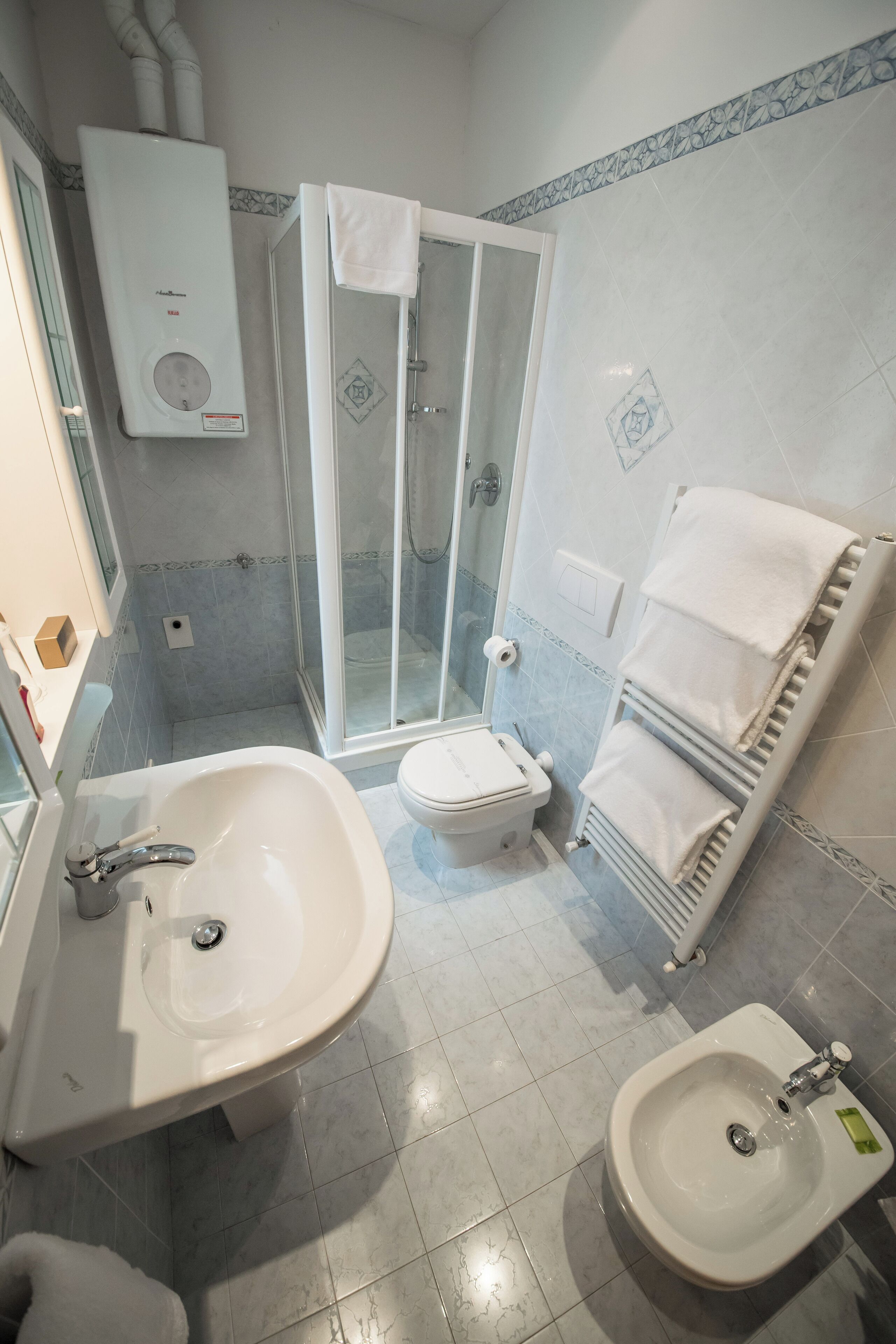 Studio, 1 Queen Bed with Sofa bed, Non Smoking, Private Bathroom | Bathroom | Free toiletries, hair dryer, towels, soap