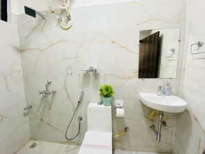 Amenidades de baño gratuitas, toallas, jabón, shampoo