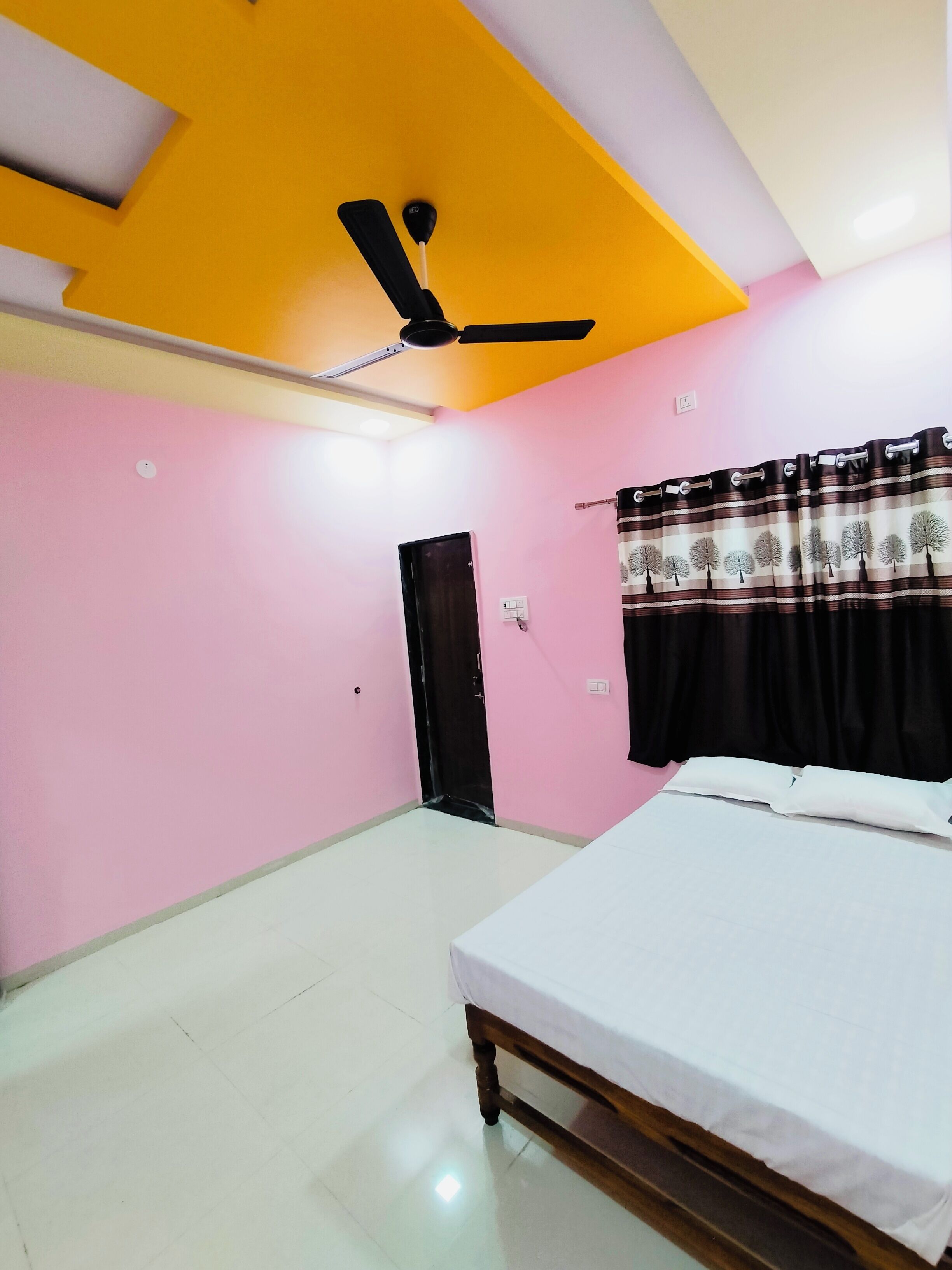 Enkeltrom – deluxe | Skrivebord og skrivebord for bærbar PC