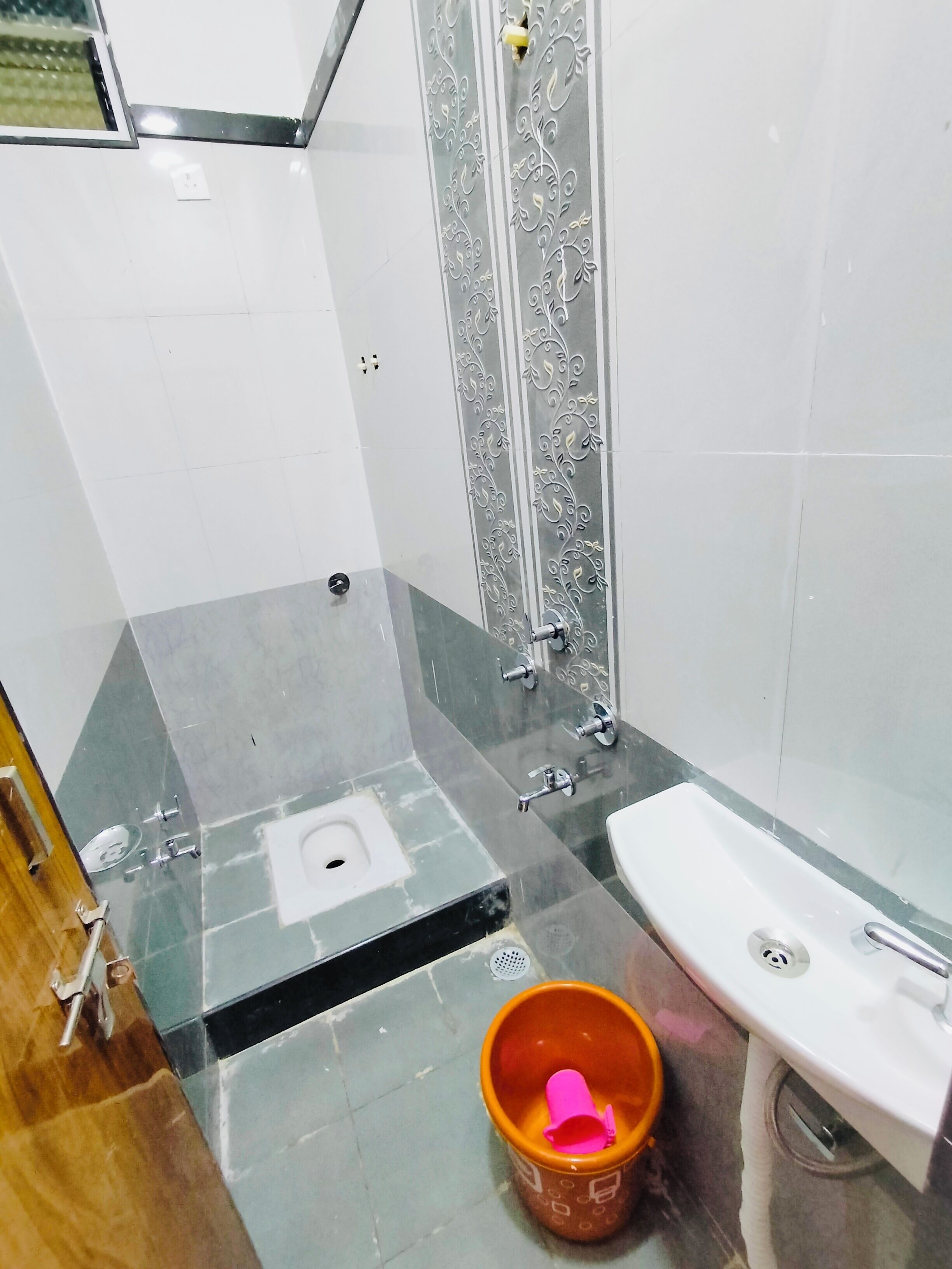 Habitación individual Deluxe | Baño | Zapatillas, toallas y jabón