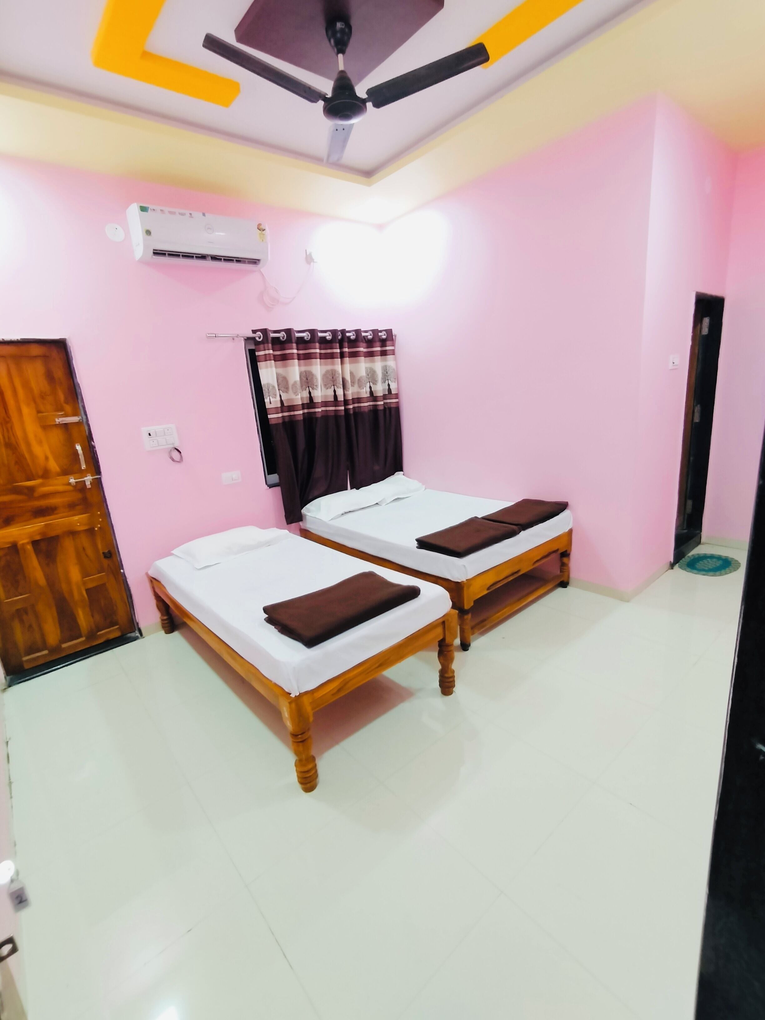 Dobbelt- eller tomannsrom – deluxe, balkong | Skrivebord og skrivebord for bærbar PC