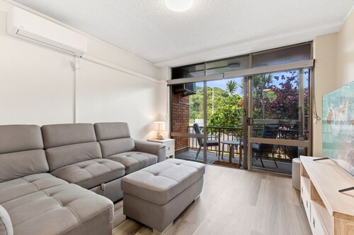 Ground floor quiet garden balcony heated pool @223