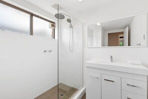 Shower, towels, shampoo