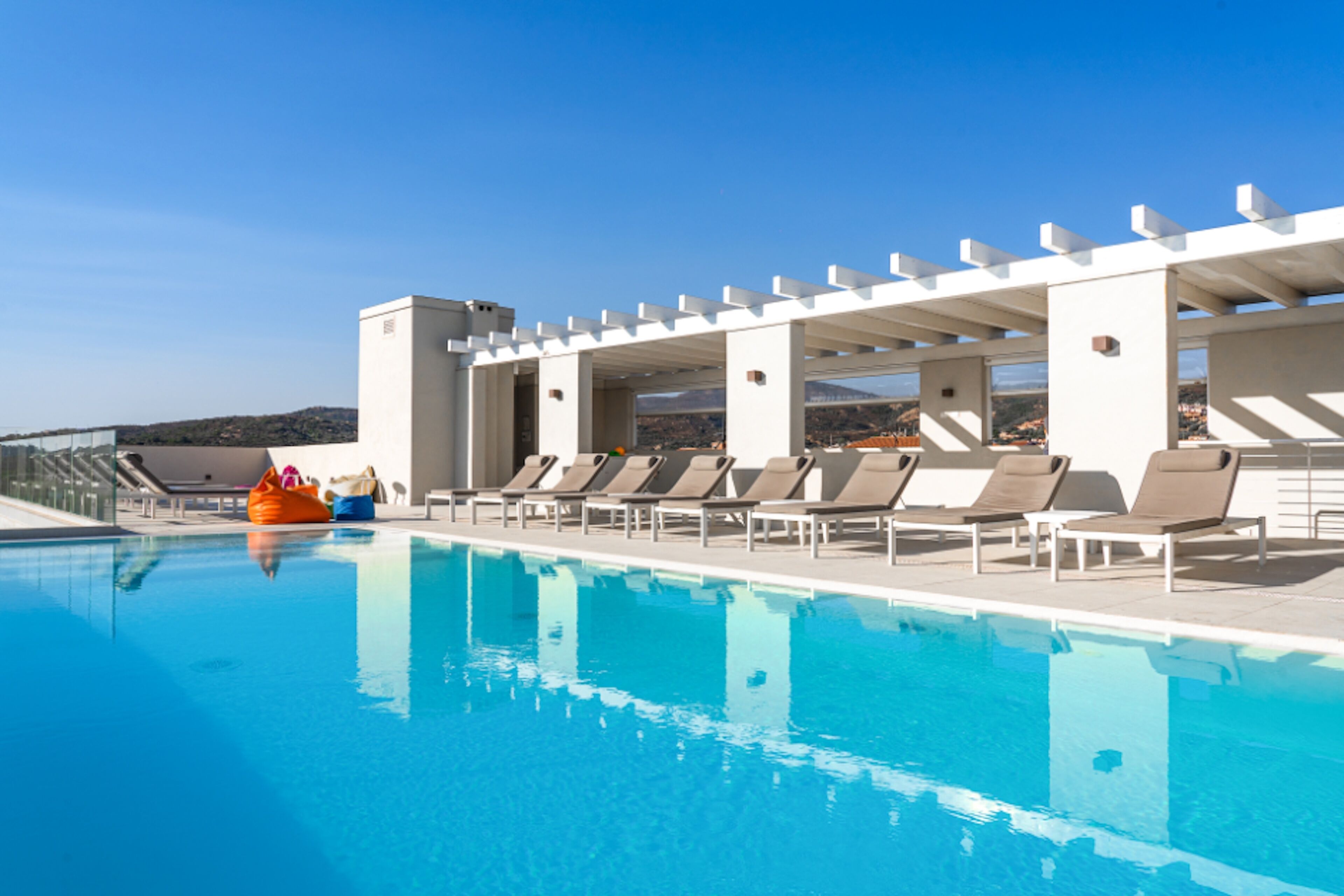 Seasonal outdoor pool, pool umbrellas, sun loungers