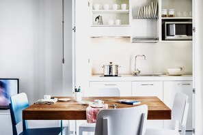 Comfort Studio | Private kitchen | Mini-fridge, electric kettle