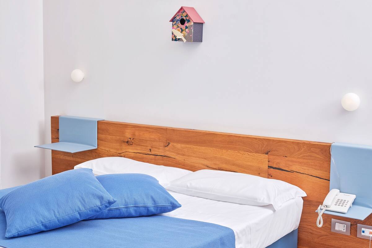 خزنة داخل الغرفة وواي فاي مجانًا